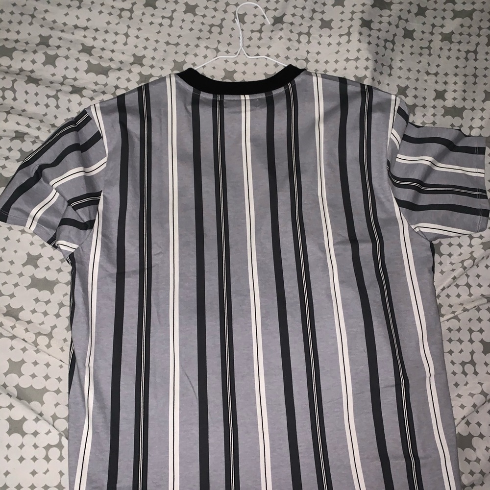 GUESS grey stripped T-shirt - Picture 2 of 4
